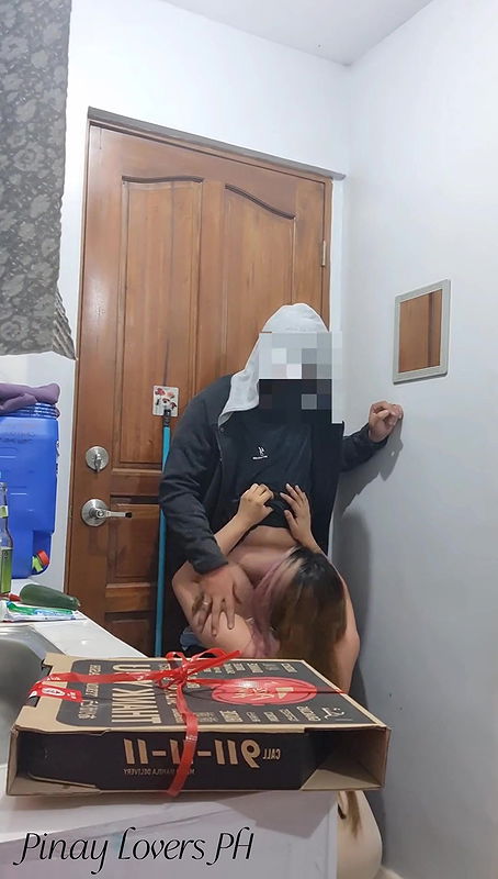 Stepmommy, Another Pizza Delivery Guy Didn’t Expect Me to Offer My Pussy Instead of Paying – Pinay Lovers Ph