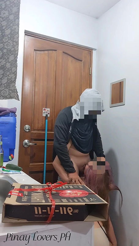 Stepmommy, Another Pizza Delivery Guy Didn’t Expect Me to Offer My Pussy Instead of Paying – Pinay Lovers Ph