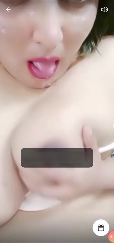 Horny Bhabi_420 Fingering Pussy and Spreading Asshole On Live Group Show With Face