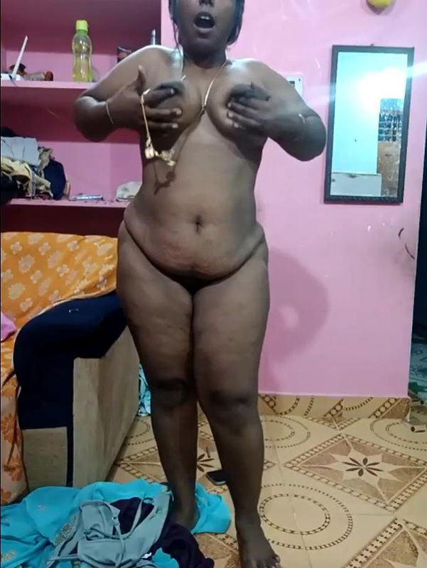 Renuma Tamil Stripchat MILF Spreading Pussy and Asshole on Live Ticket Show With Face