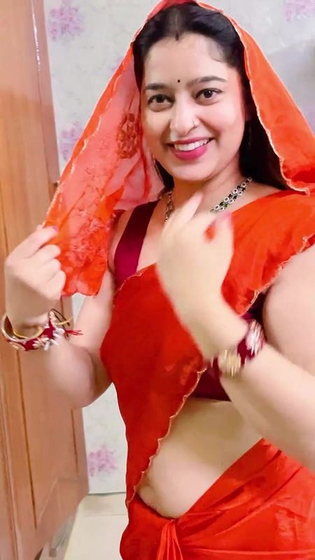 homely desi lady deep navel in orange saree