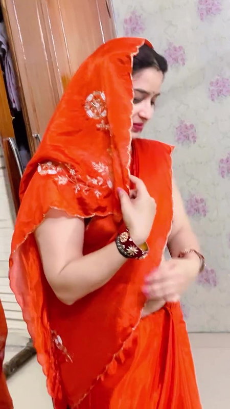 homely desi lady deep navel in orange saree
