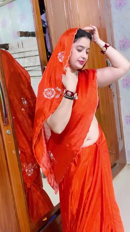 homely desi lady deep navel in orange saree