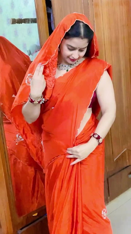 homely desi lady deep navel in orange saree