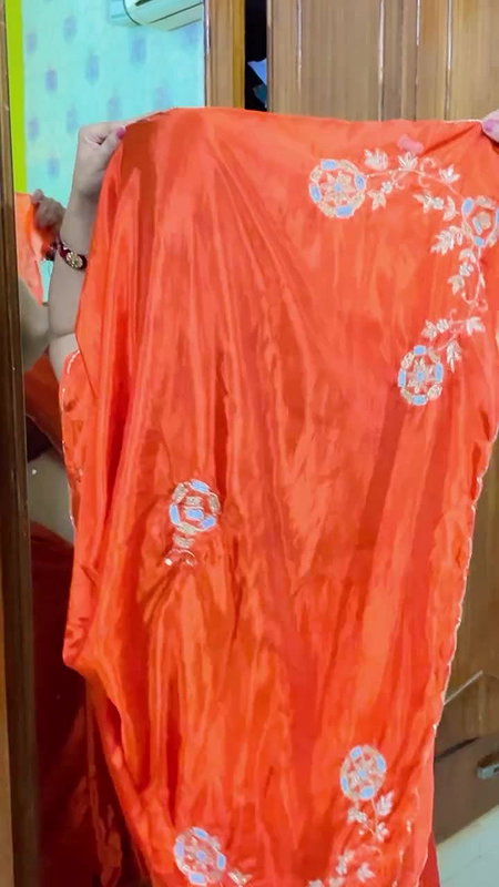 homely desi lady deep navel in orange saree