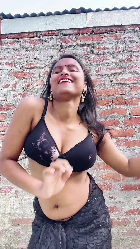PAYAL GORGEOUS BEAUTY DIVA FLAWLESS SEXY FIGURE IN BRA SAREE