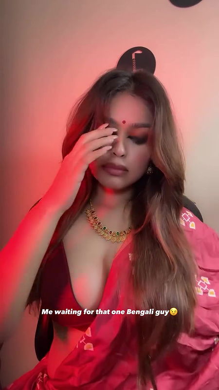 SAILEE JUICY MOUTHWATERING BOOBS CLEAVAGE IN SAREE TEMPTING