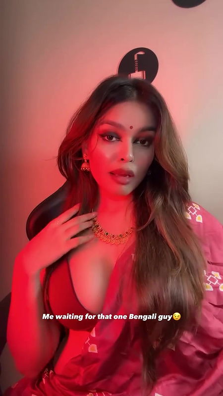 SAILEE JUICY MOUTHWATERING BOOBS CLEAVAGE IN SAREE TEMPTING