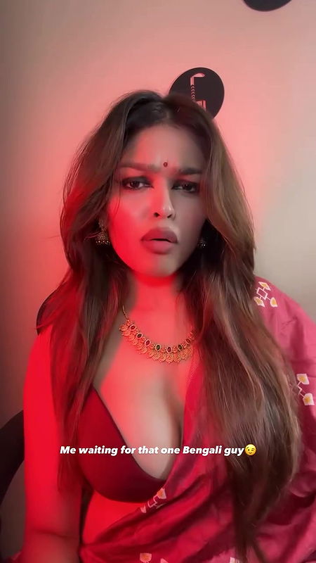 SAILEE JUICY MOUTHWATERING BOOBS CLEAVAGE IN SAREE TEMPTING