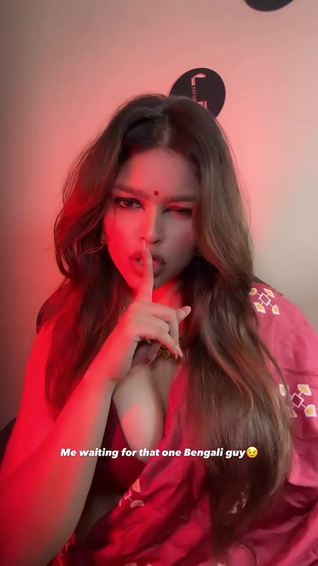 SAILEE JUICY MOUTHWATERING BOOBS CLEAVAGE IN SAREE TEMPTING