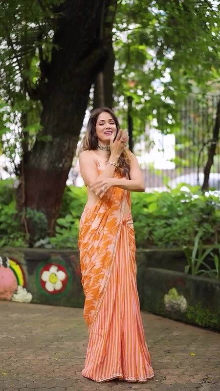 VIDYA MALVADE GORGEOUS AND ENCHANTING HOTTIE IN SAREE TEASE