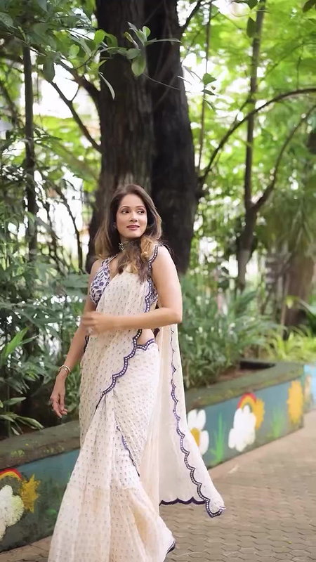 VIDYA MALVADE GORGEOUS AND ENCHANTING HOTTIE IN SAREE TEASE