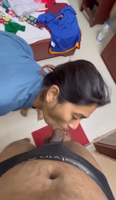 cute girl showing ass and viral Indian blowjob