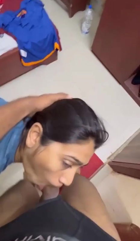 cute girl showing ass and viral Indian blowjob