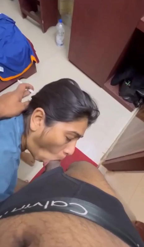 cute girl showing ass and viral Indian blowjob