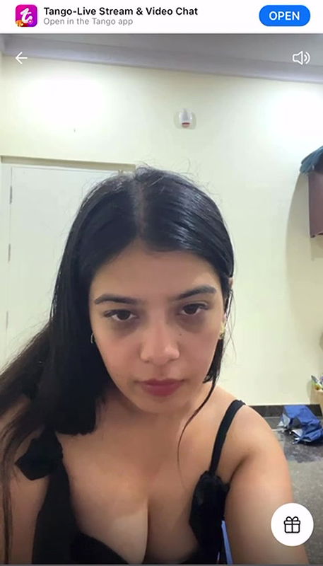 Super Cute Tango Girl Sweetu Sultry Cleavage Show on Group Live