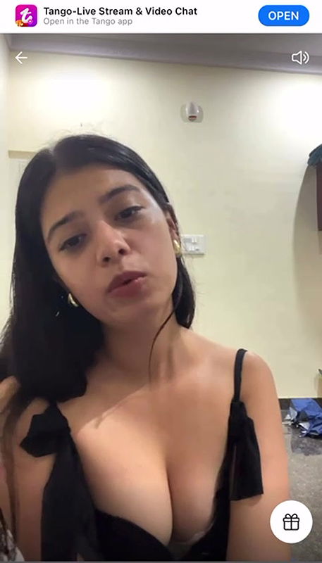 Super Cute Tango Girl Sweetu Sultry Cleavage Show on Group Live