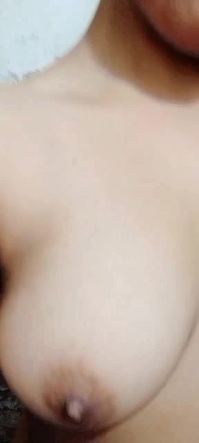 gorgeous girlfriend naked boobs show selfie for lover