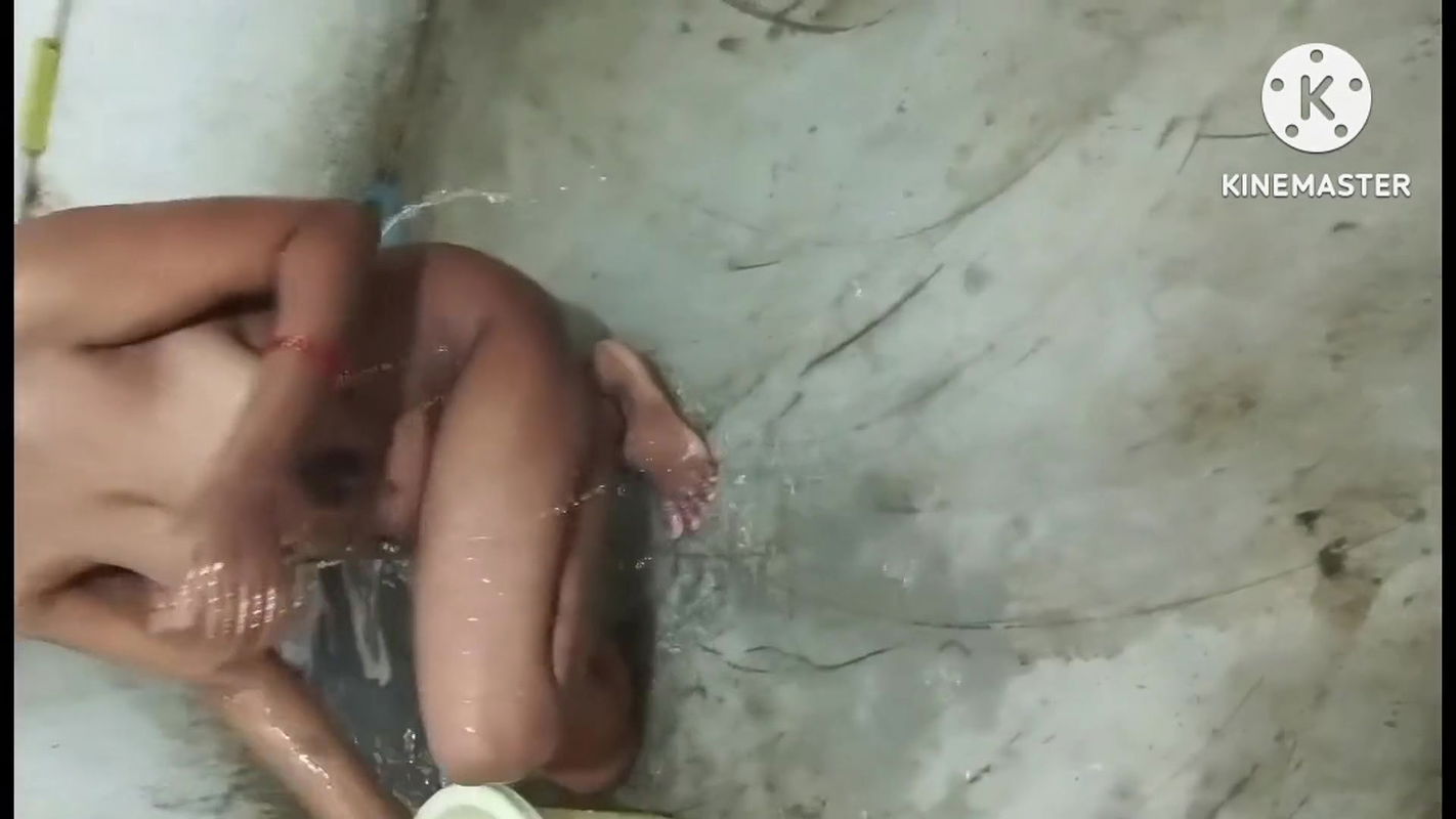 Big boobs bhabhi playing with her big boobs