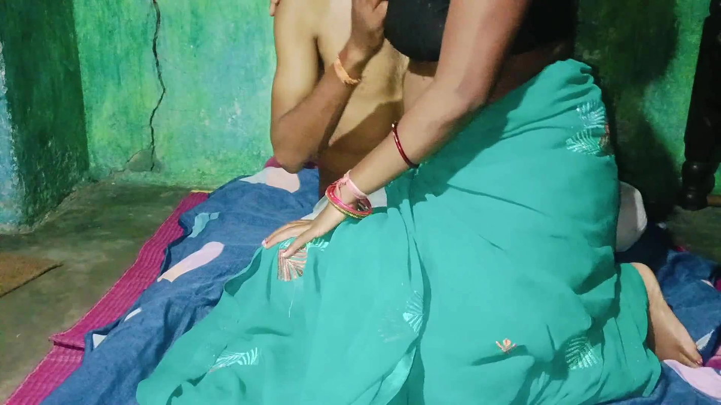 Cumsin Indian college gilfriend goes to her boyfriend’s house and