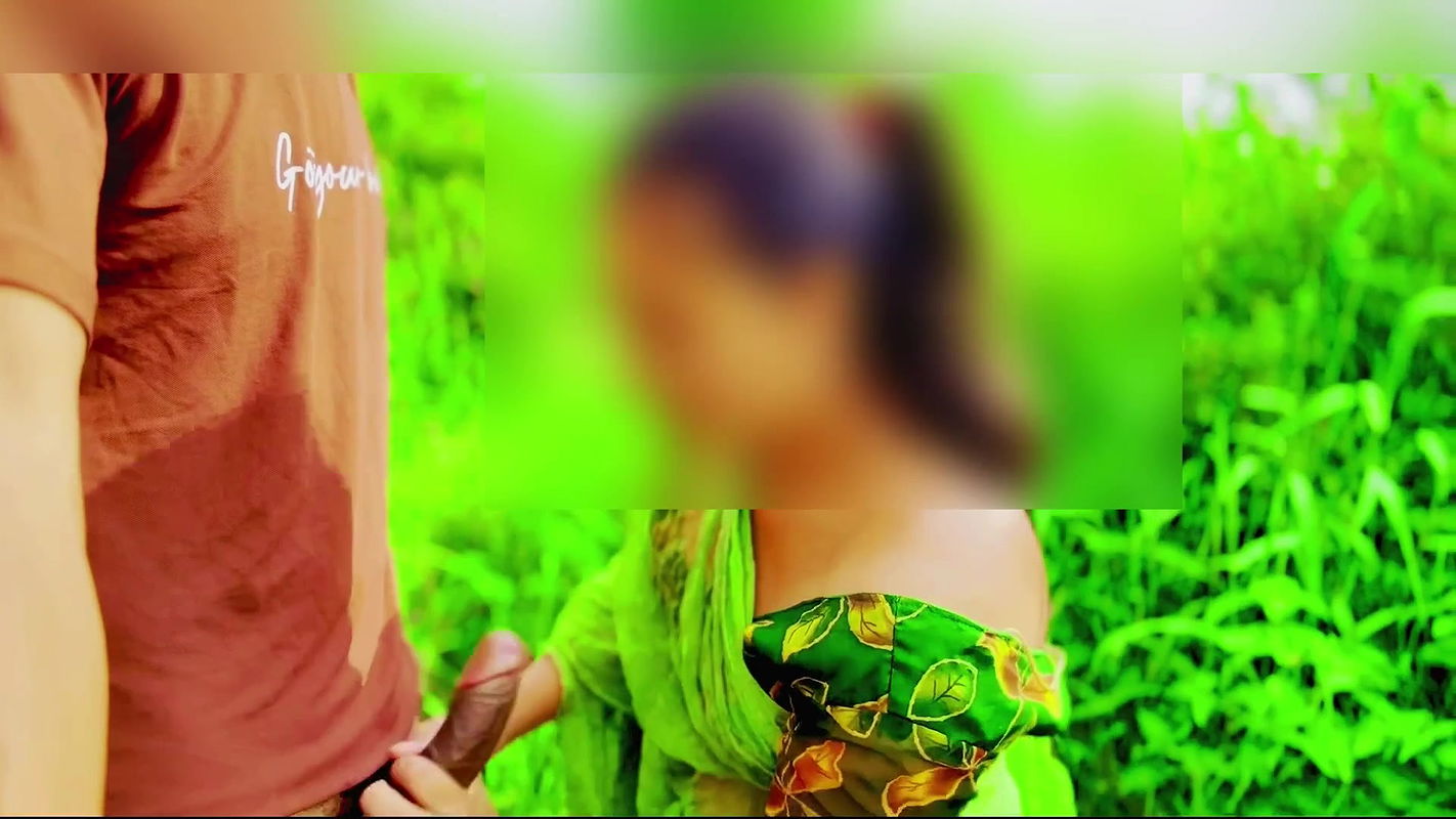 Desi beautiful Padosi Girl Fucking in jungle with her Padosi BF, So Cute Girl Fuck at Farm hindi
