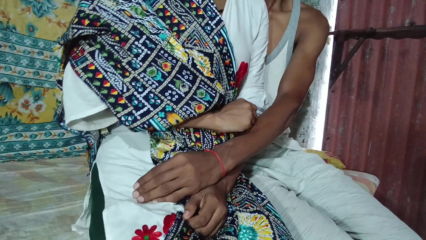 Desi bhabhi ki chudayi se nikala pani