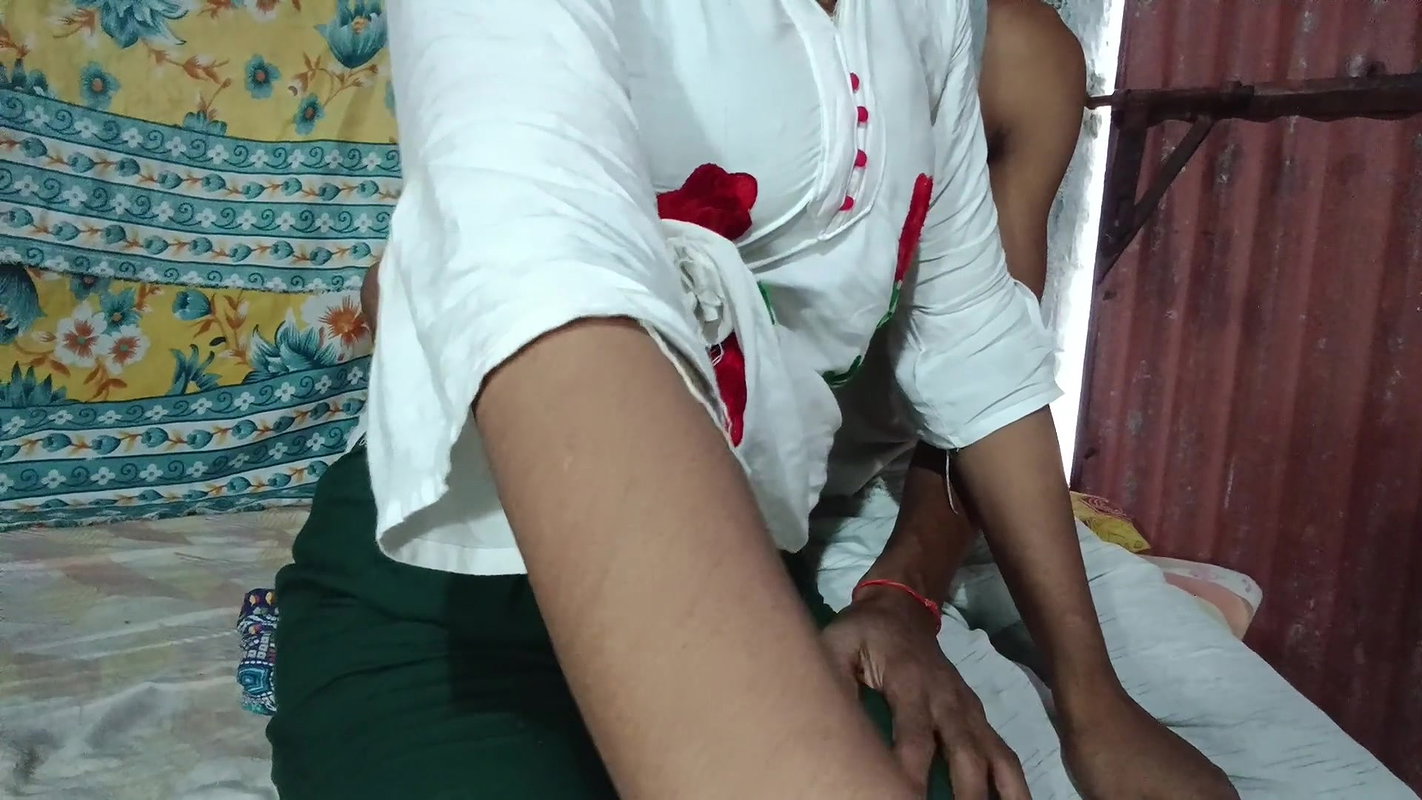 Desi bhabhi ki chudayi se nikala pani