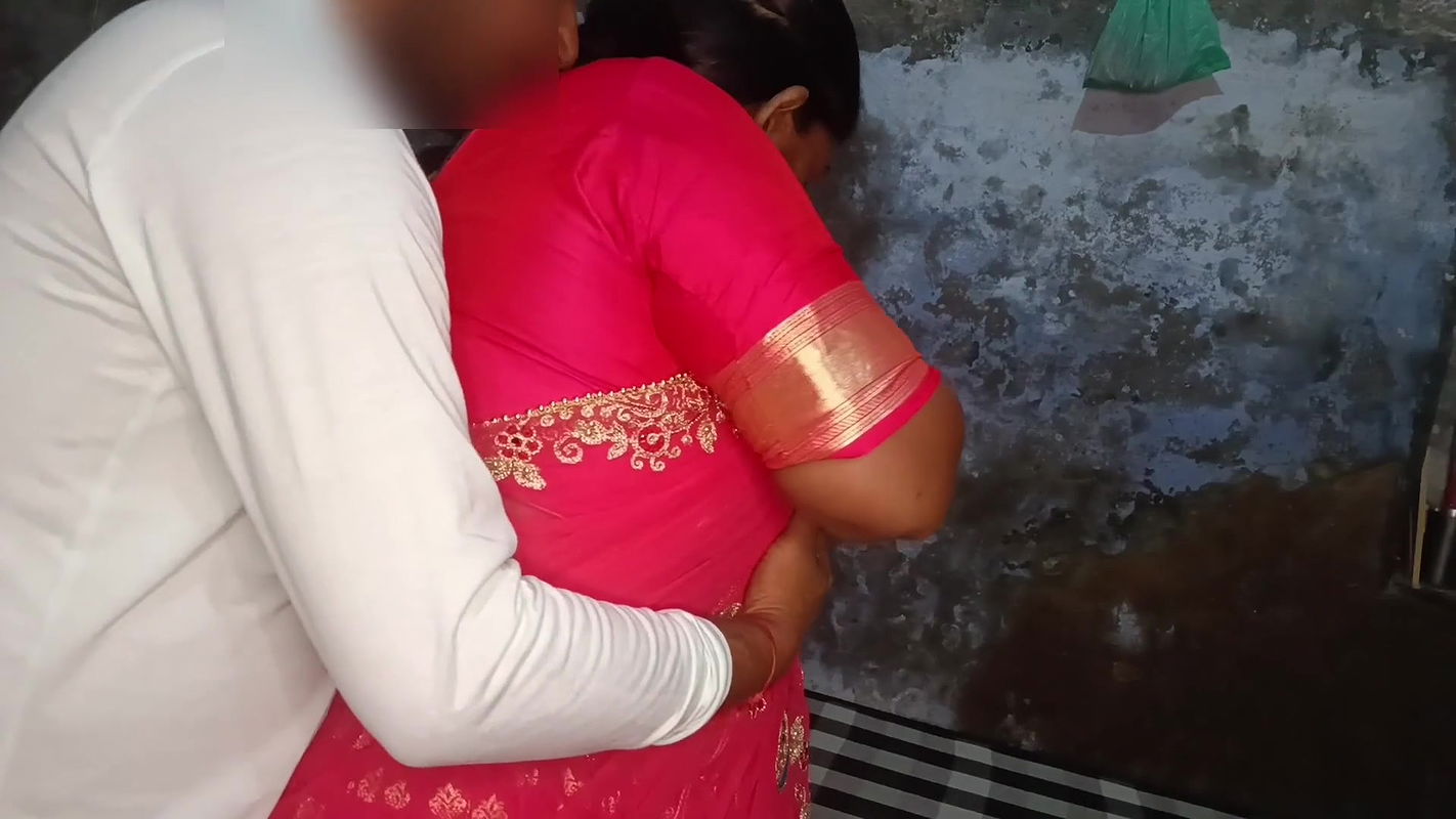 Desi GF BF made MMS leaked in OYO Xxx, Desi Village GF pink pussy fuck