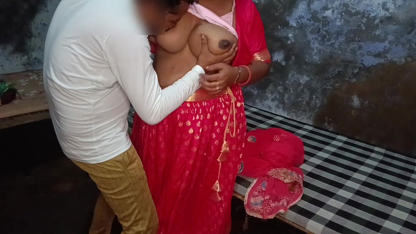 Desi GF BF made MMS leaked in OYO Xxx, Desi Village GF pink pussy fuck