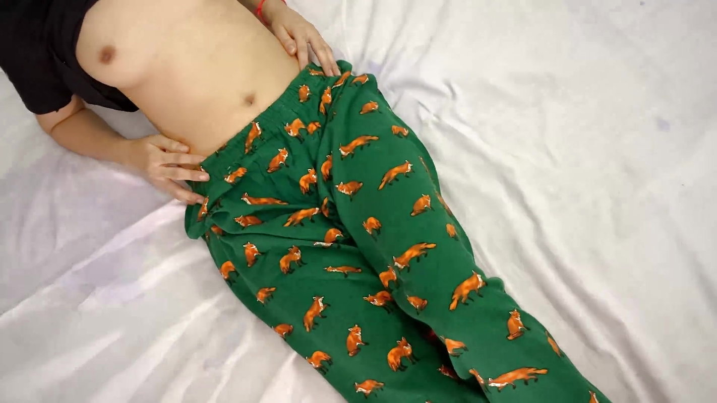 Indian Desi school girl’s boyfriend brought her to Oyo and fucked her tight pussy for the first time