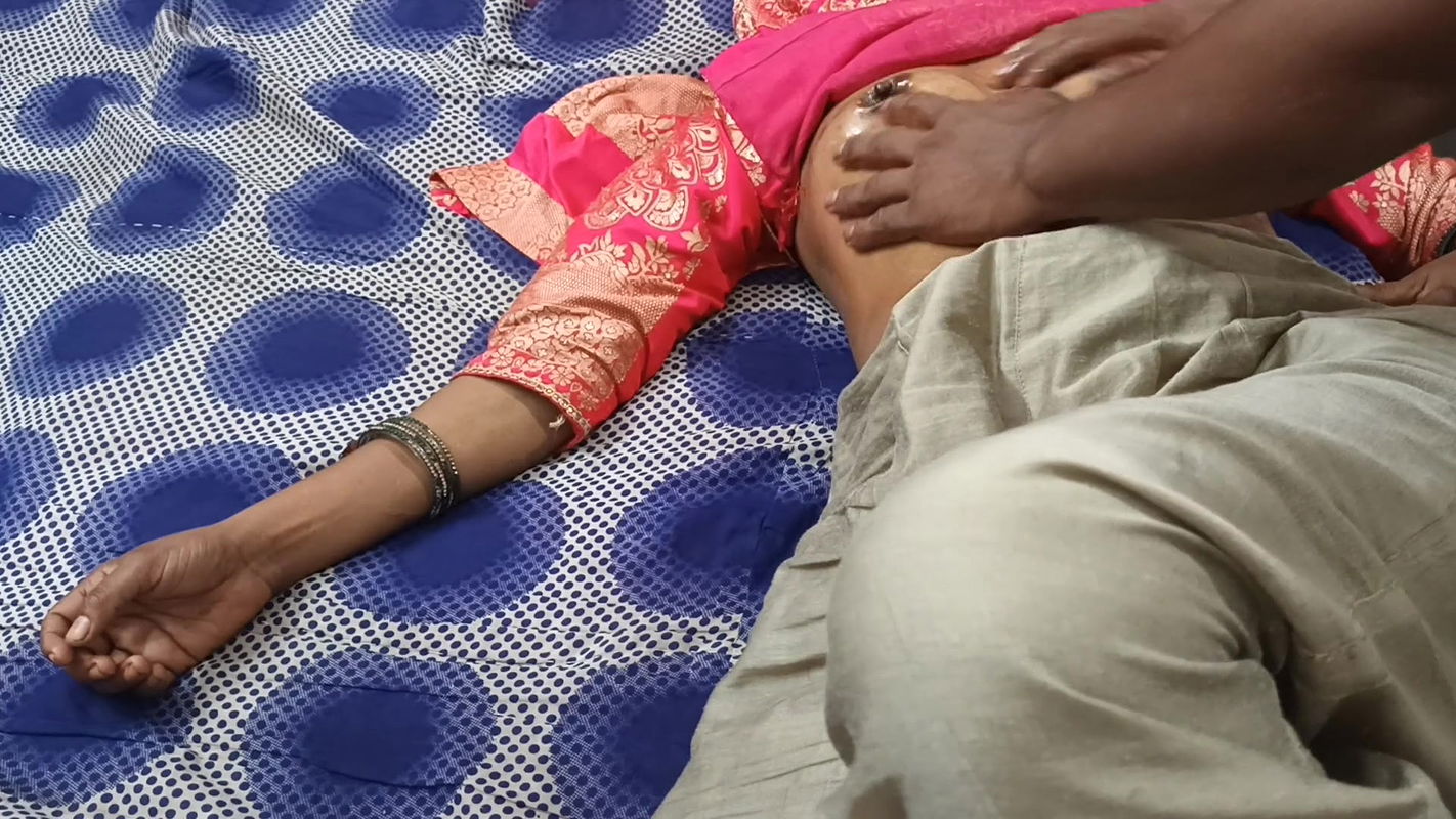 Massage Hot dusky screaming orgasm for stepmother on bed