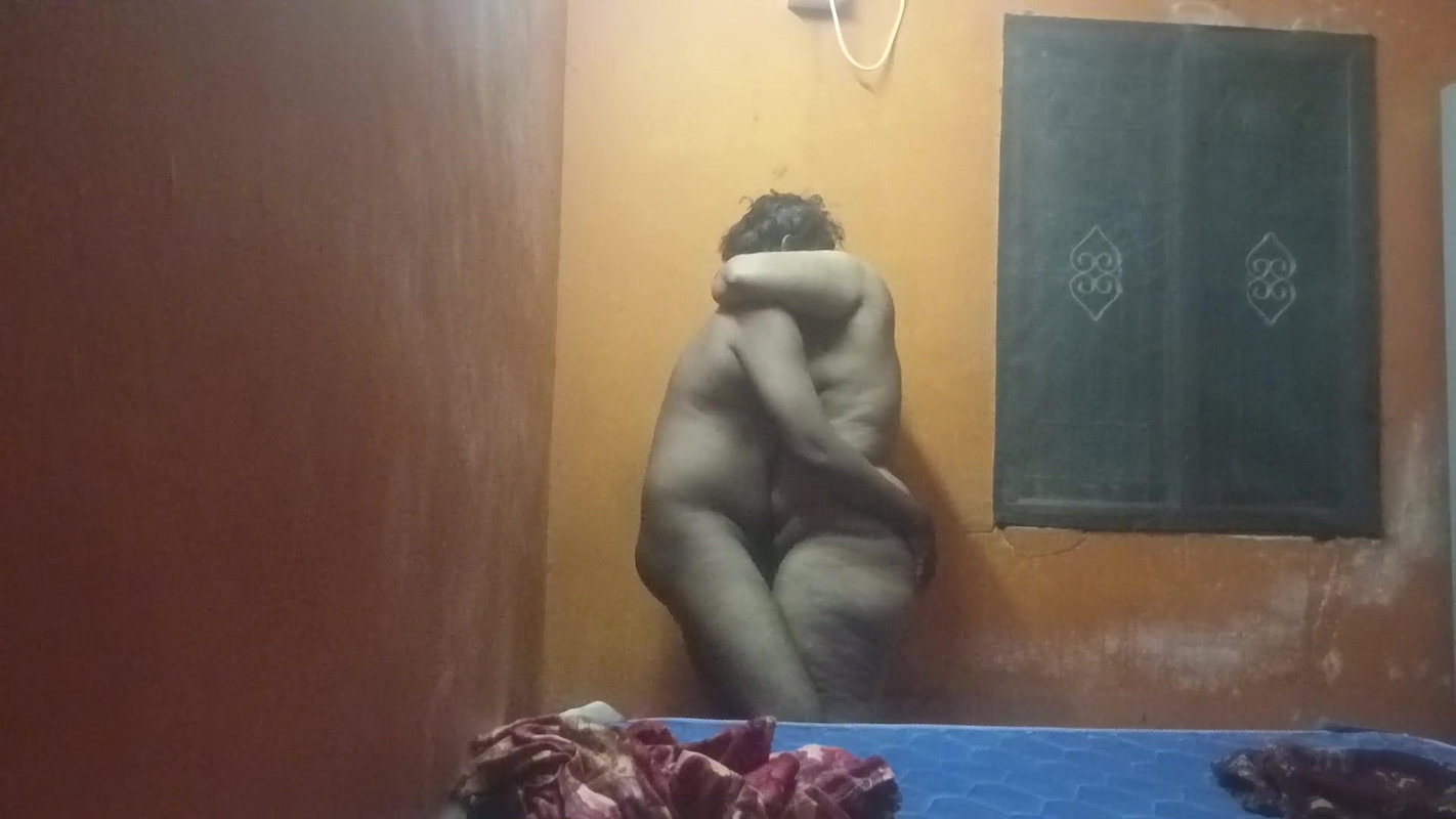 Real Aunty sex with boy in bedroom