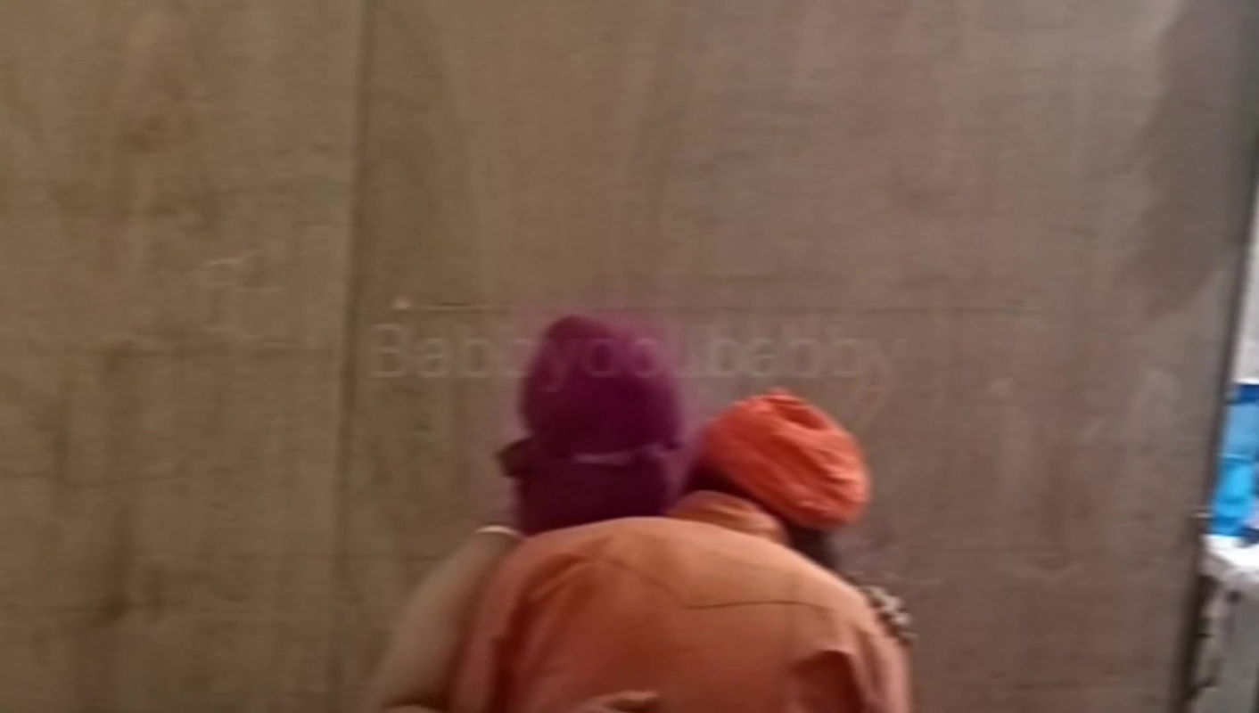 Sardarji left his old girlfriend at home when his wife was not at home