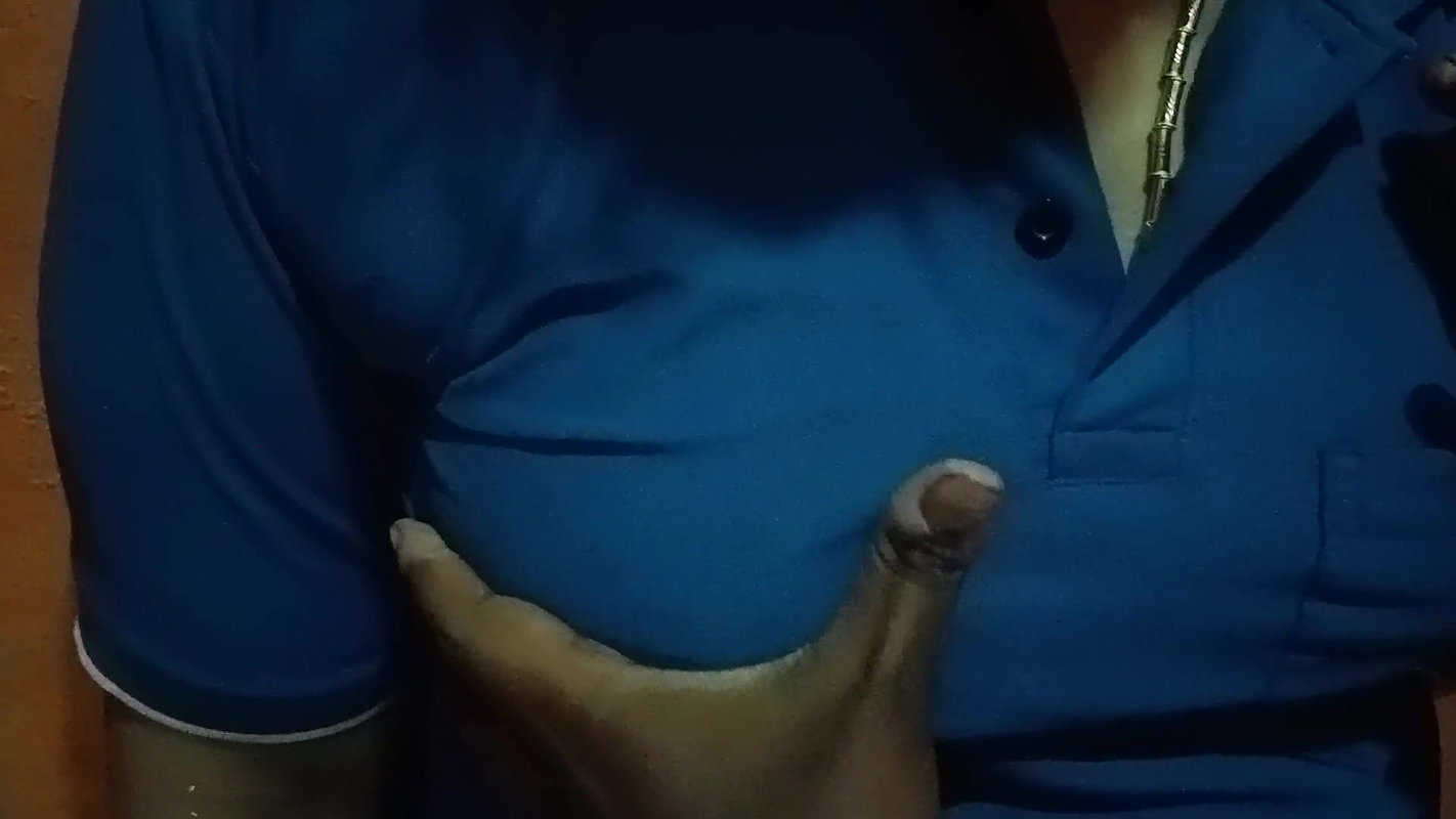 T-shirt wearing aunty sex with boyfriend