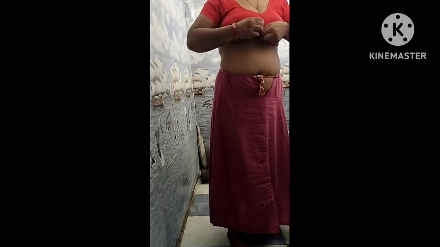 Bhabhi Bathing