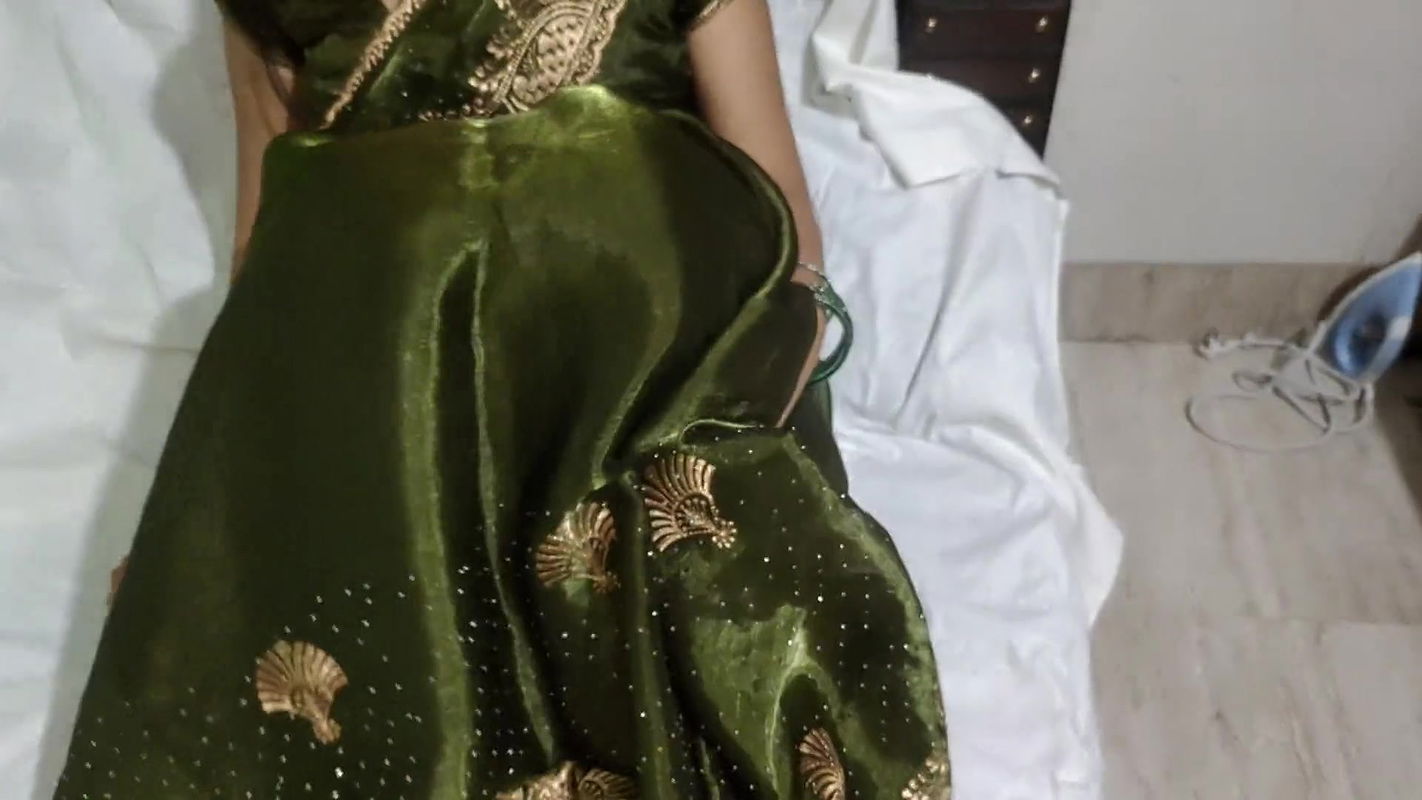 Bhabhi ki gand me finger ki jisme bhabhi ko dard ke saath maza bhi bohot aaya