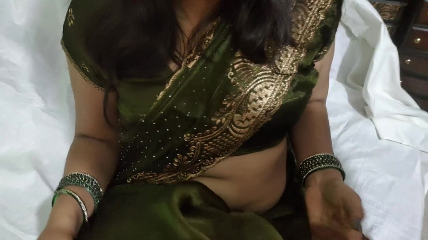 Bhabhi ki gand me finger ki jisme bhabhi ko dard ke saath maza bhi bohot aaya