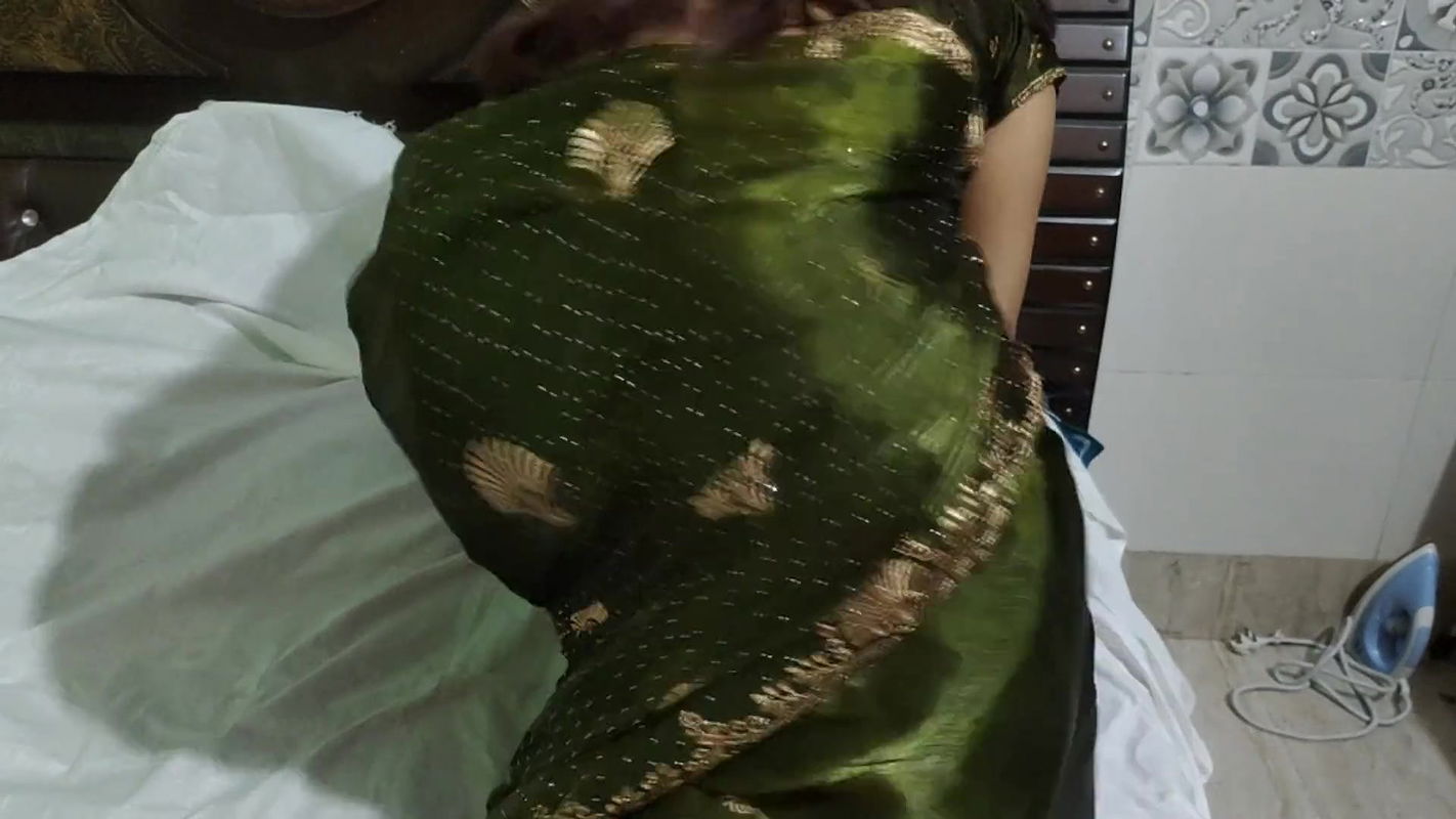 Bhabhi ki gand me finger ki jisme bhabhi ko dard ke saath maza bhi bohot aaya