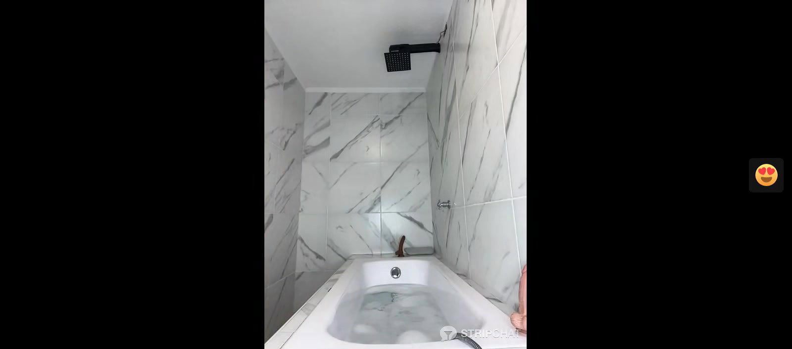 Horny Girl nude bathing on cam