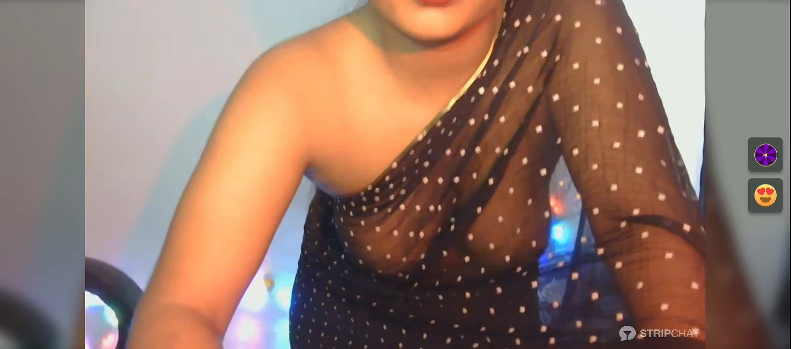 Hot Bhabhi Wearing Only Saree showing her Big boobs