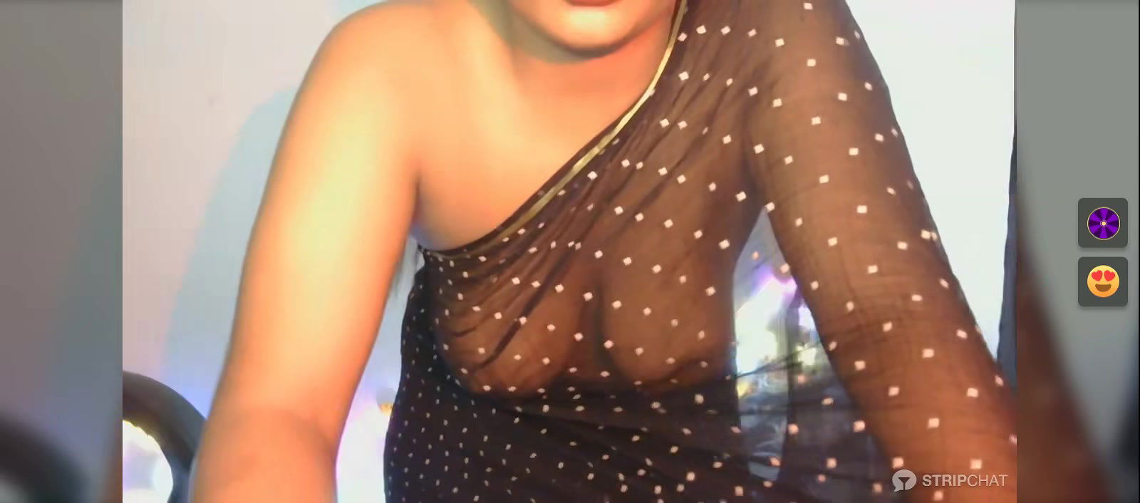 Hot Bhabhi Wearing Only Saree showing her Big boobs