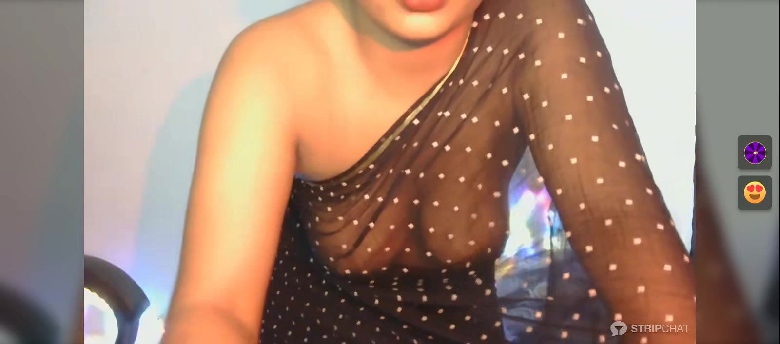 Hot Bhabhi Wearing Only Saree showing her Big boobs