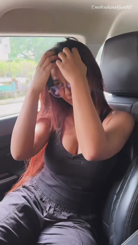 SUHANA BOMBSHELL BABE DEEP CLEAVAGE DELIBERATE EXPOSE TEASE UUFFF 12