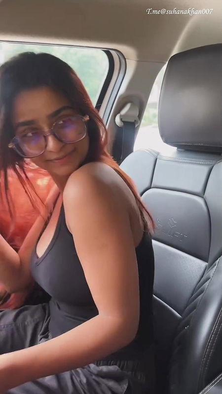 SUHANA BOMBSHELL BABE DEEP CLEAVAGE DELIBERATE EXPOSE TEASE UUFFF 12