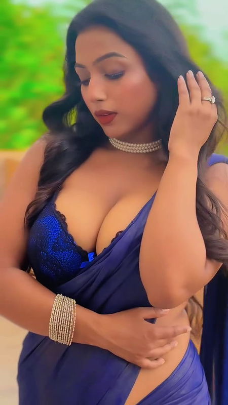 TANVI BUSTY JUICY CLEAVAGE AND NAVEL VIEW IN BRA BLOUSE SAREE TEMPTING 12