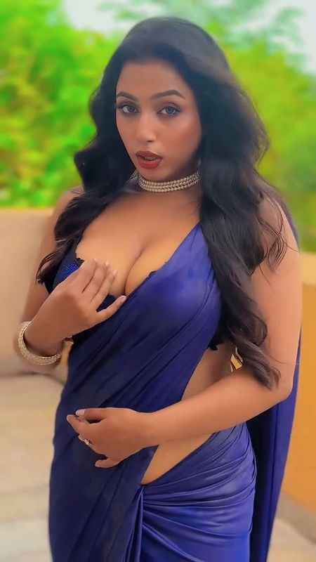 TANVI BUSTY JUICY CLEAVAGE AND NAVEL VIEW IN BRA BLOUSE SAREE TEMPTING 12