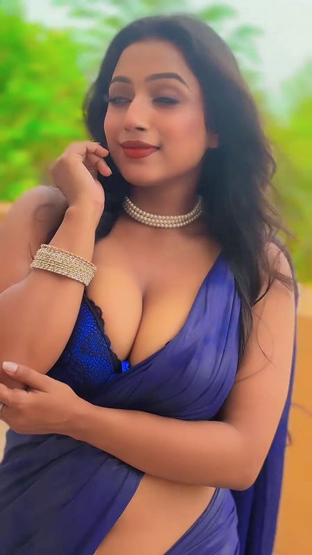 TANVI BUSTY JUICY CLEAVAGE AND NAVEL VIEW IN BRA BLOUSE SAREE TEMPTING 12