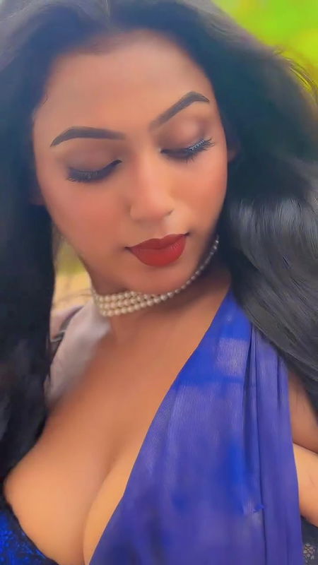 TANVI BUSTY JUICY CLEAVAGE AND NAVEL VIEW IN BRA BLOUSE SAREE TEMPTING 12