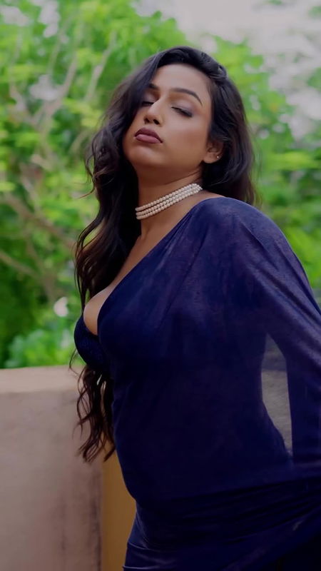TANVI BUSTY JUICY CLEAVAGE AND NAVEL VIEW IN BRA BLOUSE SAREE TEMPTING 14