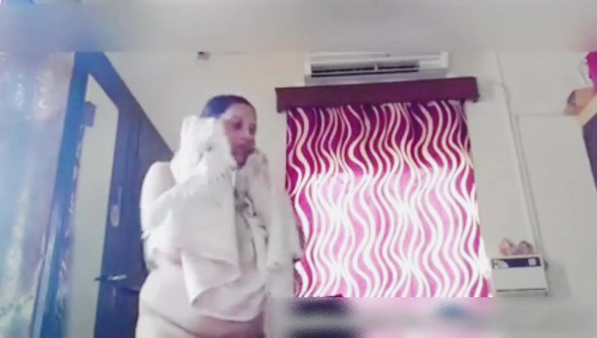 Desi Chubby Aunty Big Boobs Nude 12